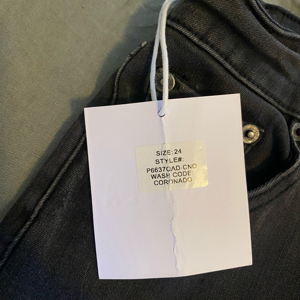 Pistola Skinny Jeans with an unfinished bottom hem